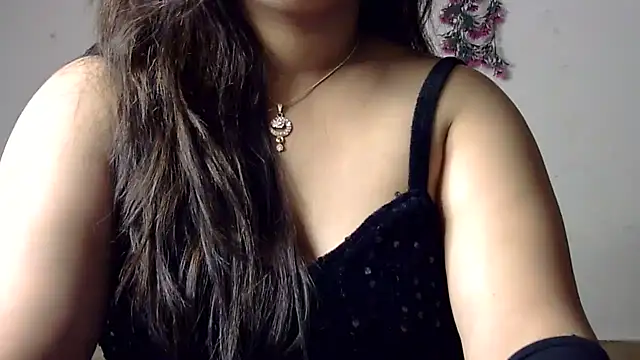Snapshot of Aaliya02 chatting on 06-18-26, 10:42 Aaliya02 online show from 06-18-26, 10:42