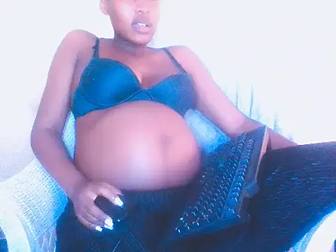 Snapshot of l4_love chatting on 10-01-25, 03:27 l4 love online show from 10-01-25, 03:27