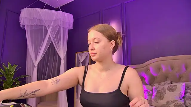 Snapshot of Eva_Haris chatting on 09-24-25, 06:09 Eva Haris online show from 09-24-25, 06:09