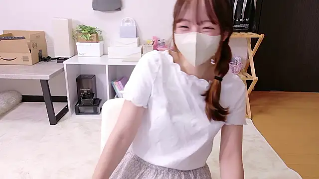 saku sakura  online show from 10-04-25, 04:14