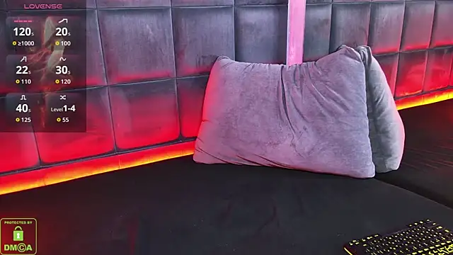 Snapshot of RobertDevine chatting on 04-29-26, 04:11 RobertDevine online show from 04-29-26, 04:11