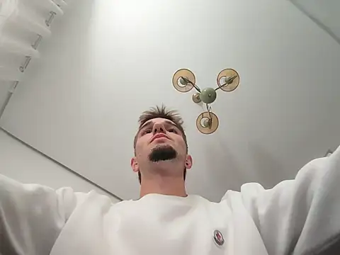 Snapshot of jorgeereyy chatting on 10-21-25, 03:33 jorgeereyy online show from 10-21-25, 03:33