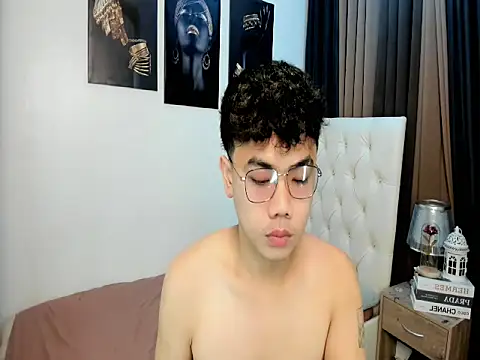 Snapshot of JuliuswildCock chatting on 10-14-25, 05:24 JuliuswildCock online show from 10-14-25, 05:24