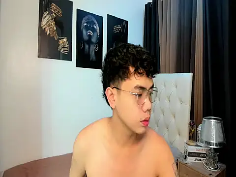 Snapshot of JuliuswildCock chatting on 10-12-25, 05:03 JuliuswildCock online show from 10-12-25, 05:03
