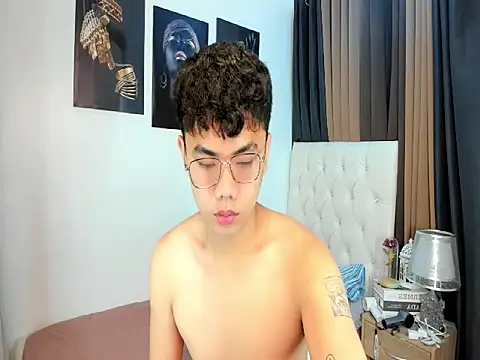 Snapshot of JuliuswildCock chatting on 10-10-25, 05:03 JuliuswildCock online show from 10-10-25, 05:03