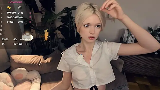 Snapshot of LaureMestler chatting on 04-18-26, 10:28 LaureMestler online show from 04-18-26, 10:28