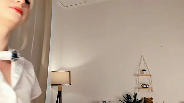 LaureMestler online show from 03-12-26, 08:07