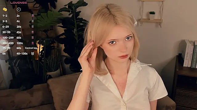 Snapshot of LaureMestler chatting on 05-01-26, 11:15 LaureMestler online show from 05-01-26, 11:15