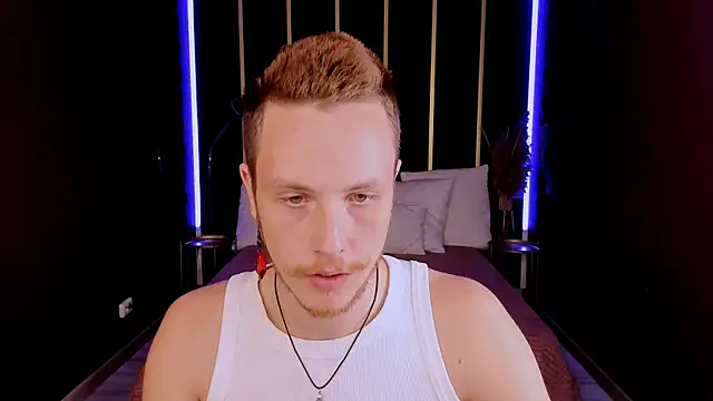 LeoMooree online show from 10-04-25, 09:16