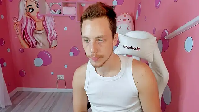 LeoMooree online show from 10-18-25, 03:58