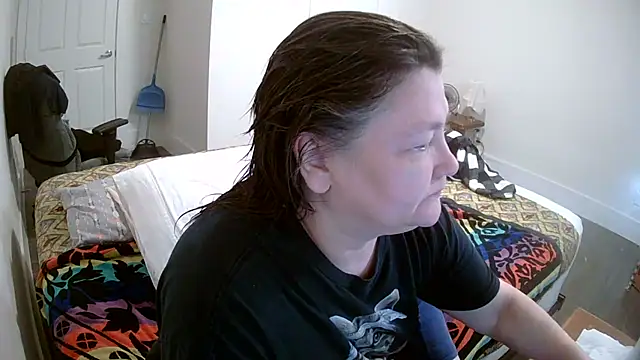 Snapshot of Buggy1965 chatting on 07-25-26, 01:28 Buggy1965 online show from 07-25-26, 01:28