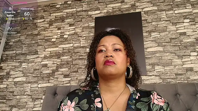 Snapshot of TaniaJhons chatting on 10-12-25, 03:02 TaniaJhons online show from 10-12-25, 03:02