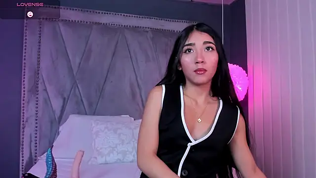 Mariana Kalo online show from 11-21-25, 11:20