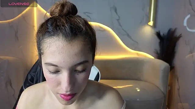 Skyler Gracee Tx online show from 10-17-25, 12:40