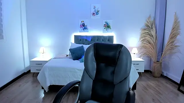 Antonela vargas online show from 10-25-25, 12:04