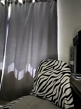 Mia-Reyes online show from 10-22-25, 02:38