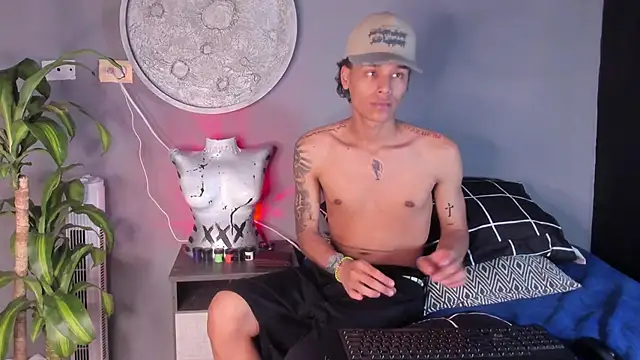 Frayhot777 online show from 10-27-25, 12:00