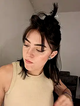 Zafira  online show from 11-18-25, 04:43