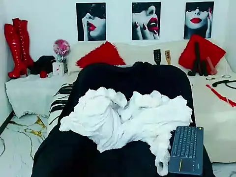 Snapshot of mylygrey chatting on 07-03-26, 01:23 mylygrey online show from 07-03-26, 01:23