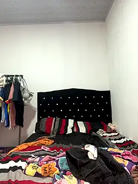 Snapshot of hot_duo16 chatting on 10-31-25, 05:04 hot duo16 online show from 10-31-25, 05:04