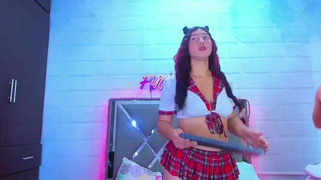 Shaina Monroe online show from 11-30-25, 06:30