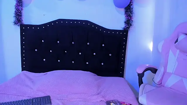 Snapshot of kitty__chs chatting on 02-10-26, 01:43 kitty chs online show from 02-10-26, 01:43