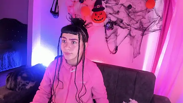 kitty  chs online show from 11-13-25, 01:26