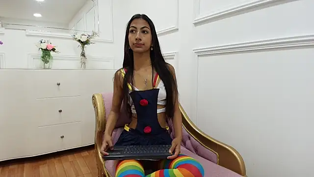  marianagarcia  online show from 10-13-25, 06:20