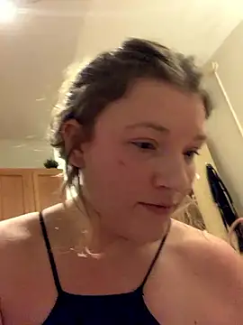 Snapshot of Seturselfonfire chatting on 10-04-25, 02:35 Seturselfonfire online show from 10-04-25, 02:35