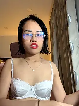 EllieYoon online show from 12-20-25, 03:59