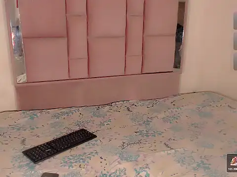 roxanawillts online show from 10-18-25, 04:58