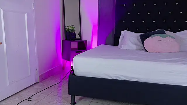 Kataaleya  12 online show from 10-29-25, 12:04