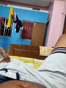 only woman online show from 12-19-25, 01:02