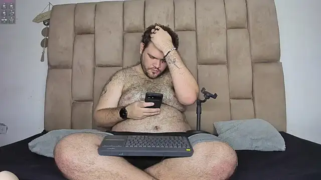Snapshot of big_bearr chatting on 05-30-26, 04:52 big bearr online show from 05-30-26, 04:52