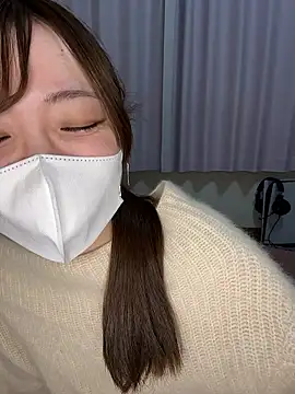 Snapshot of Moe_v_v chatting on 10-29-25, 10:03 Moe v v online show from 10-29-25, 10:03