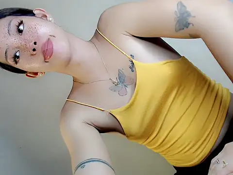 Snapshot of ashley_bombshell chatting on 05-27-26, 01:57 ashley bombshell online show from 05-27-26, 01:57