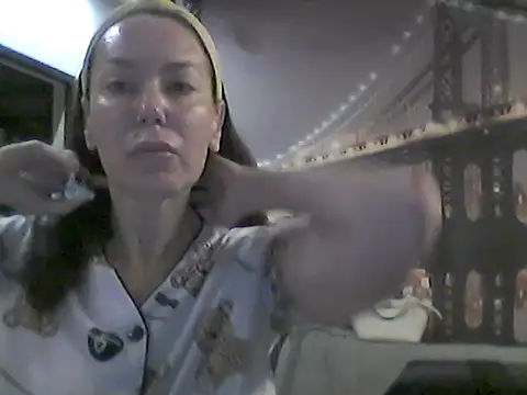 Snapshot of Selirine chatting on 10-20-25, 10:38 Selirine online show from 10-20-25, 10:38