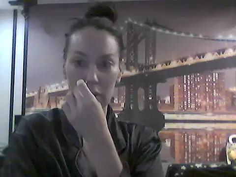 Snapshot of Selirine chatting on 10-17-25, 12:07 Selirine online show from 10-17-25, 12:07