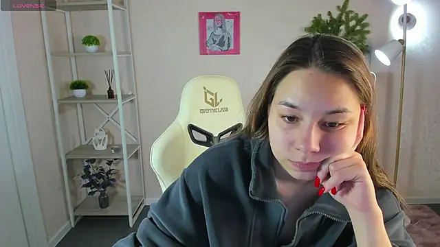 Al1ice Moures online show from 12-18-25, 01:22