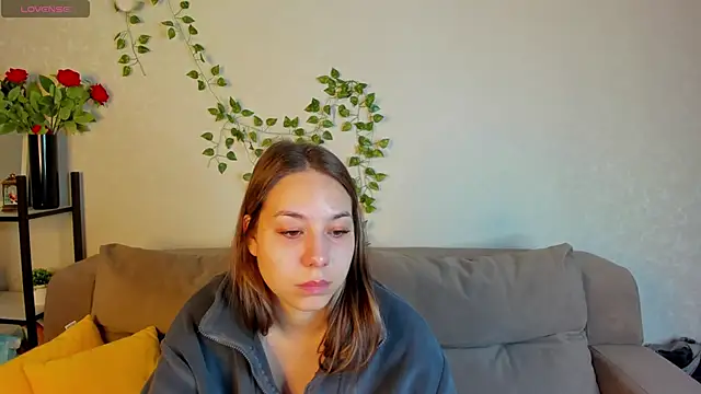 Al1ice Moures online show from 11-28-25, 01:06