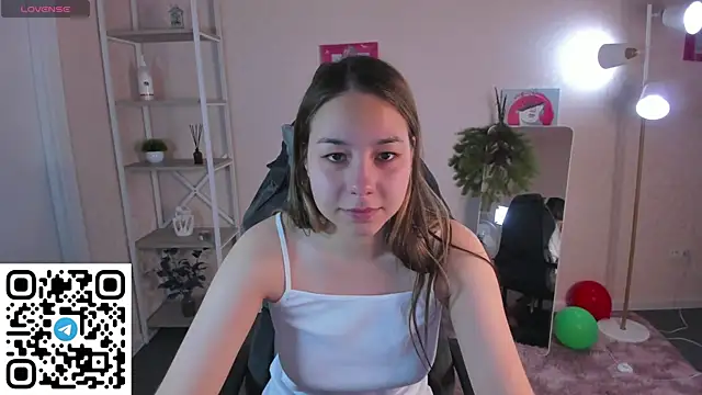 Al1ice Moures online show from 12-22-25, 01:17