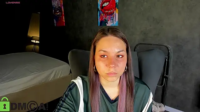 Al1ice Moures online show from 10-28-25, 01:06