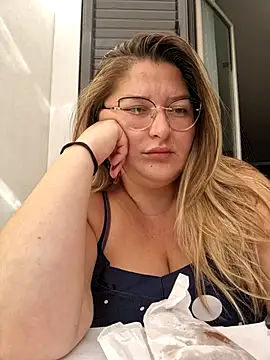 Snapshot of HornyBella88 chatting on 10-19-25, 08:17 HornyBella88 online show from 10-19-25, 08:17
