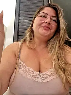 Snapshot of HornyBella88 chatting on 10-10-25, 09:21 HornyBella88 online show from 10-10-25, 09:21