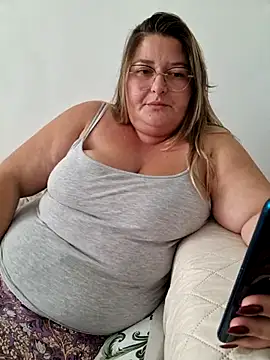 Snapshot of HornyBella88 chatting on 10-22-25, 10:25 HornyBella88 online show from 10-22-25, 10:25