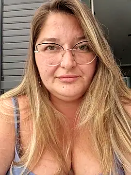 Snapshot of HornyBella88 chatting on 09-26-25, 07:48 HornyBella88 online show from 09-26-25, 07:48