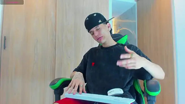 Skinny batman online show from 09-30-25, 04:13