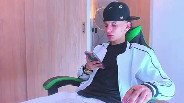 Skinny batman online show from 10-08-25, 12:56