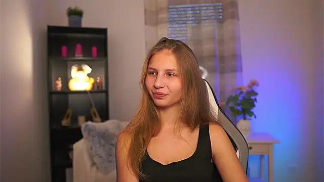 Snapshot of emmie_murray chatting on 02-01-26, 02:37 emmie murray online show from 02-01-26, 02:37