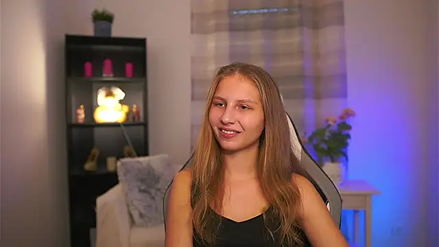 Snapshot of emmie_murray chatting on 02-04-26, 02:12 emmie murray online show from 02-04-26, 02:12